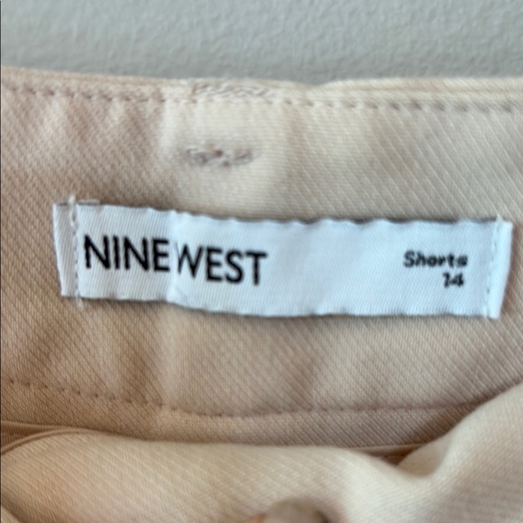 Elegant Cream Nine West Women's Shorts Size 14 - Picture 3 of 7